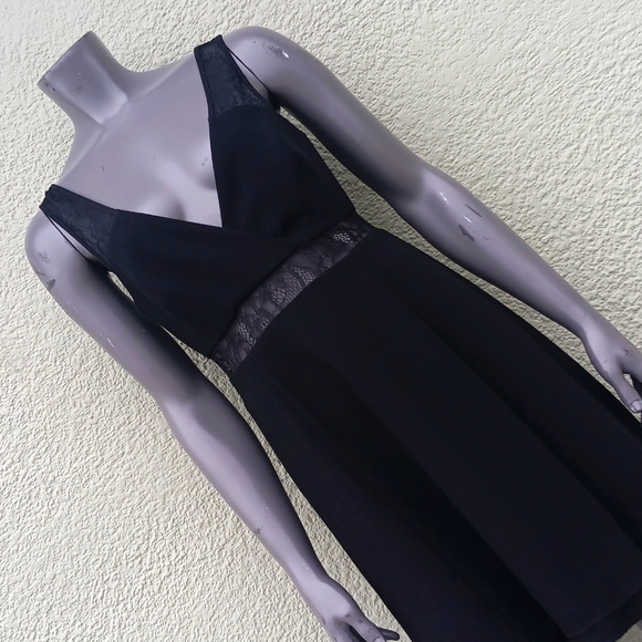 BCBGENERATION LADIES BLACK SLEEVELESS V NECK MINI SKIRT W/ LACED TRIM (VIETNAM) - Picture 8 of 17